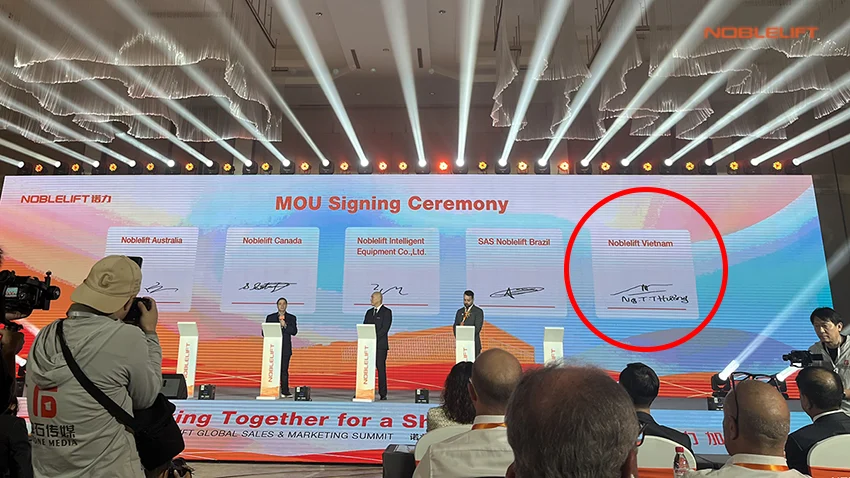 Xe nâng Noblelift của nước nào