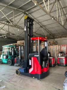 reach-truck-ngoi-lai