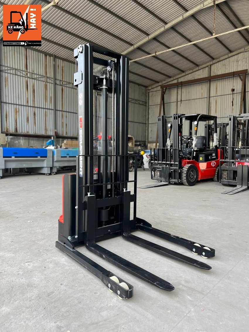 Xe nâng Walkie Stacker là gì? Nên chọn chân rộng hay tiêu chuẩn