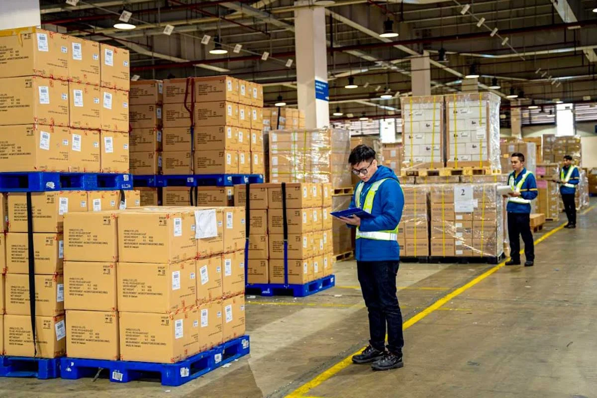 Xe nâng tay điện mới