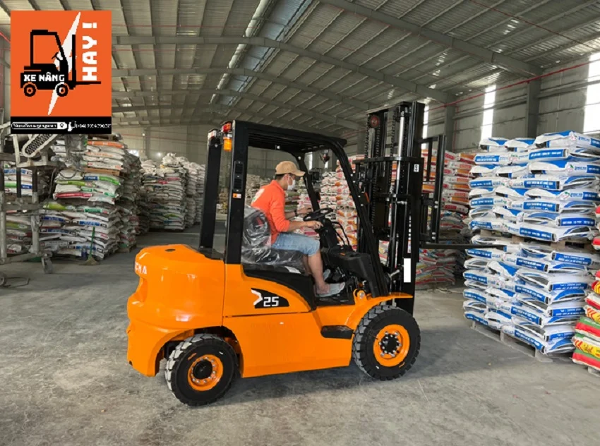 Xe nâng điện mới